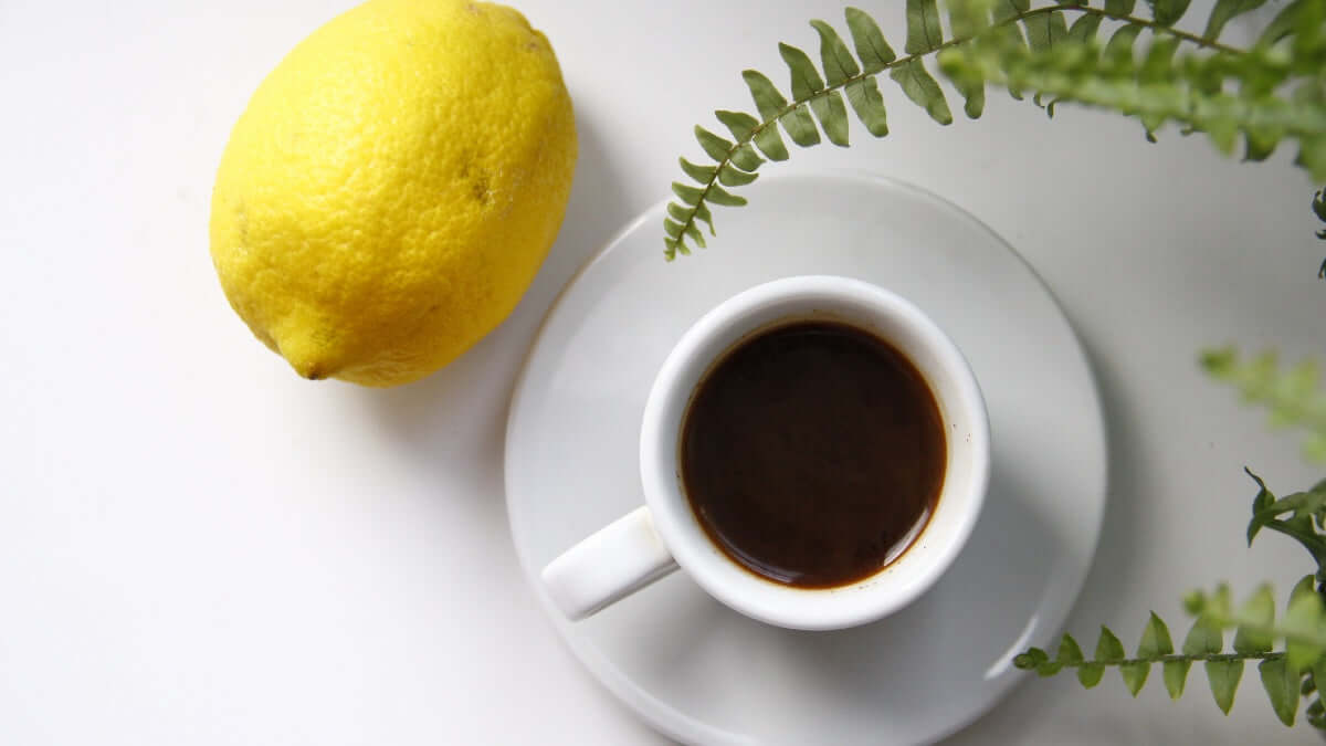 Perché Caffè e Limone Fanno Passare il Mal di Testa?